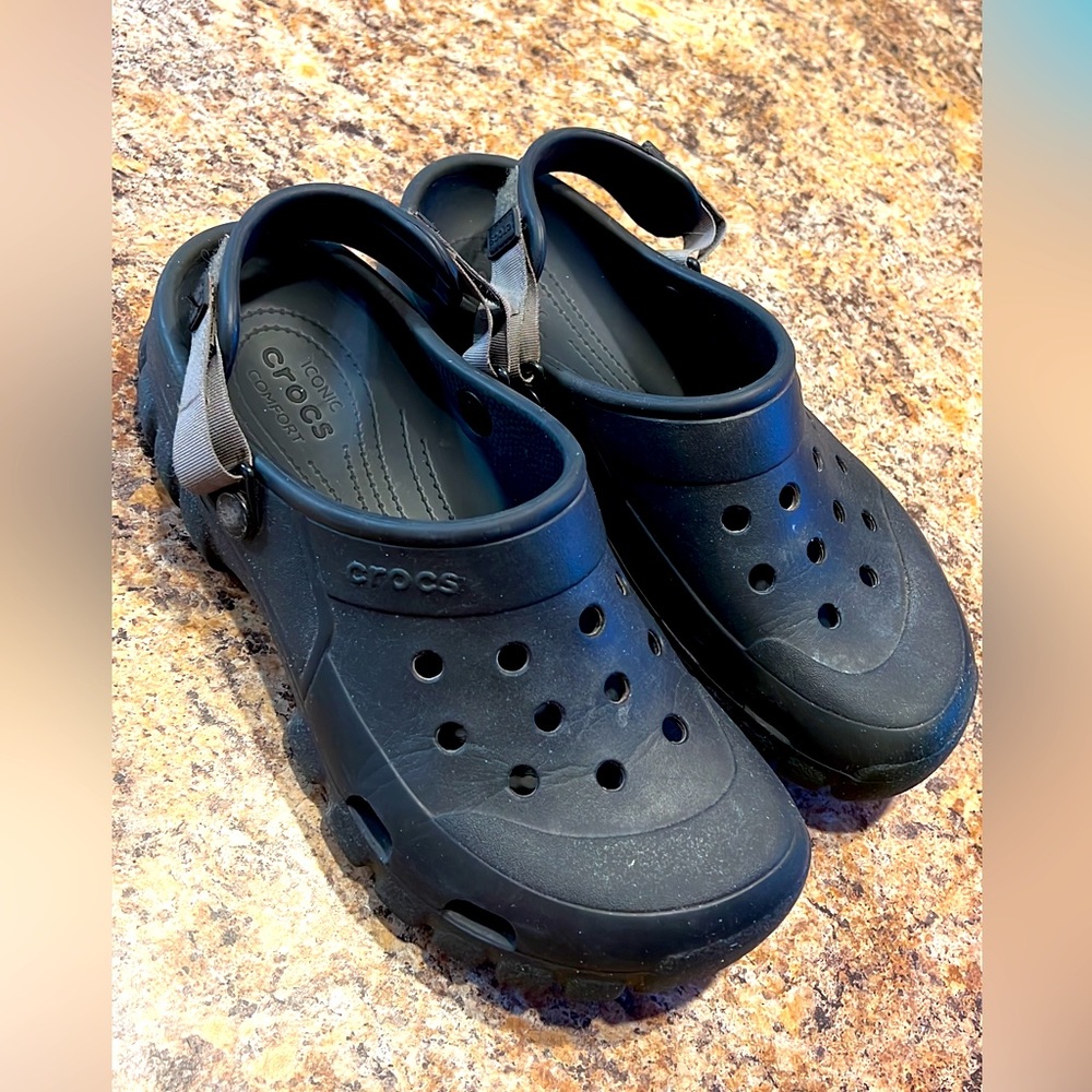 Men’s Crocs size 11